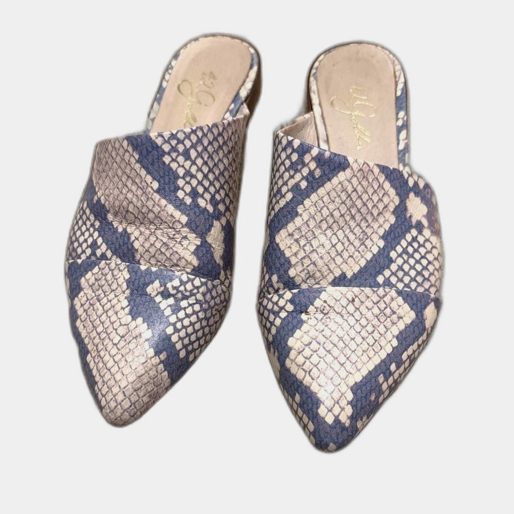42 GOLD Women's Black and Cream snakeskin flats 6.5